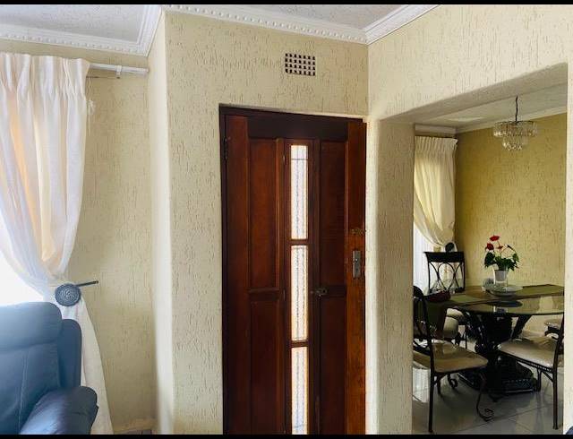 3 BEDROOM HOUSE FOR SALE IN DIEPKLOOF ZONE 4